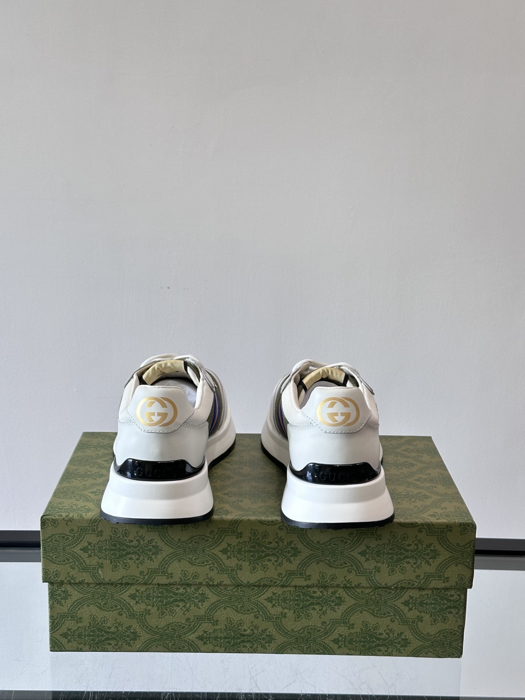 ◾️▫️G家男士GG运动鞋，选用进口全牛皮打造，简约舒适版，内里头层牛皮，鞋舌装饰品牌logo，细节精细