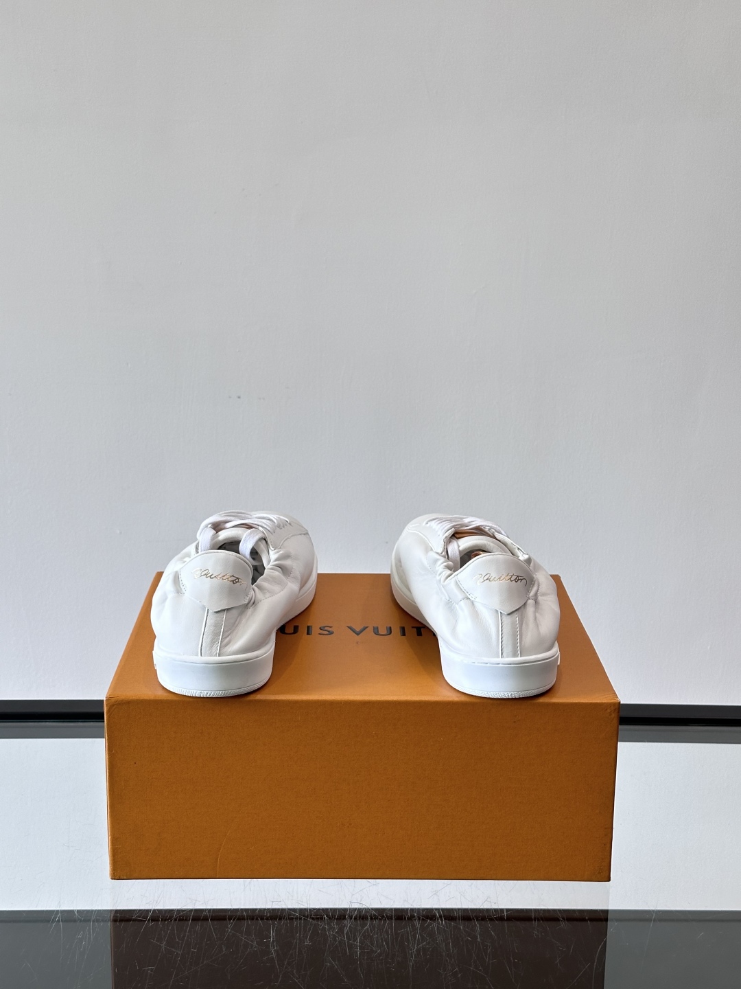LV soft运动鞋👟ButterSoft 男鞋25秋冬男鞋主打款方便穿脱的鞋跟设计加柔软的牛皮材质～小