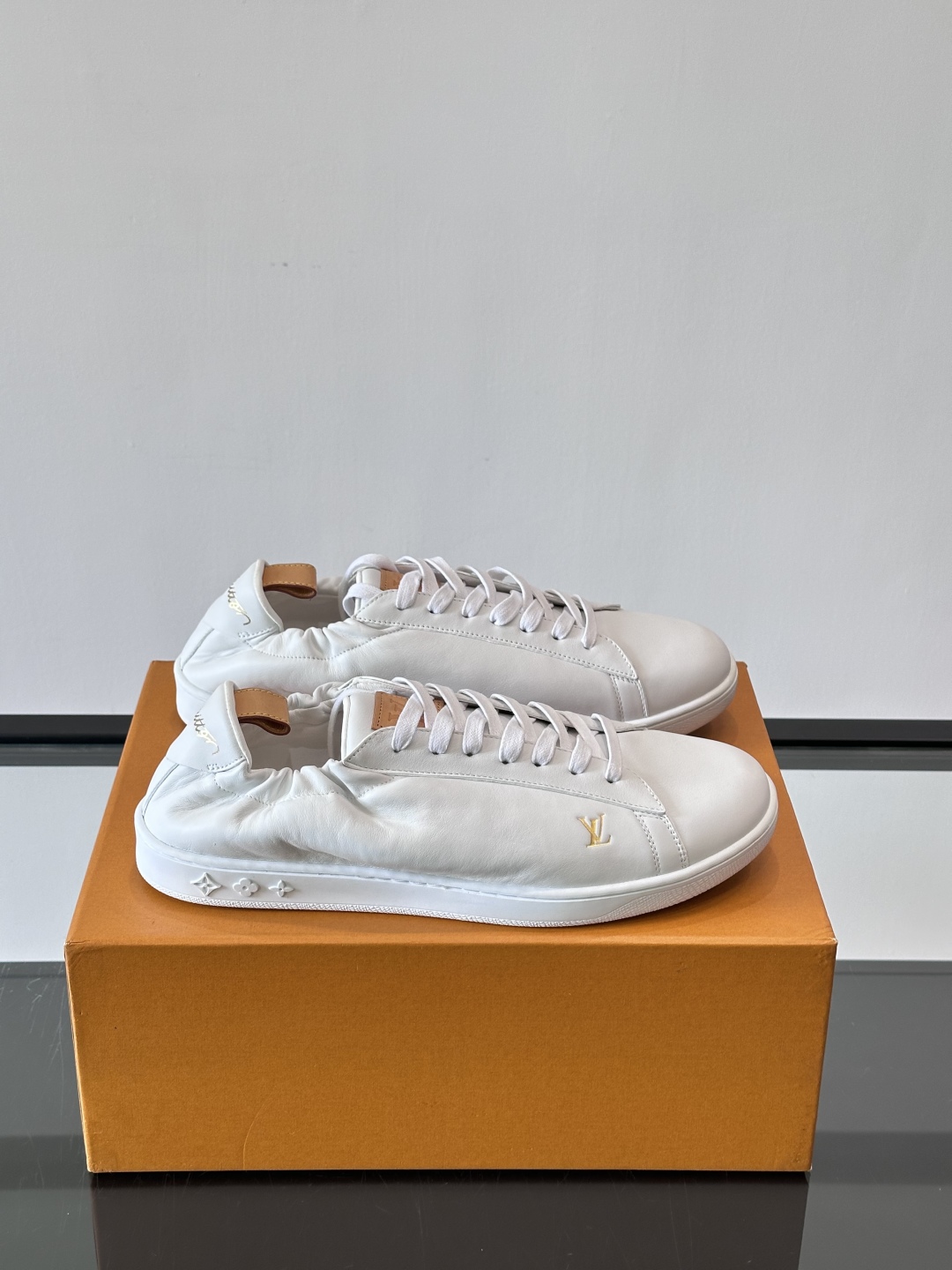 LV soft运动鞋👟ButterSoft 男鞋25秋冬男鞋主打款方便穿脱的鞋跟设计加柔软的牛皮材质～小