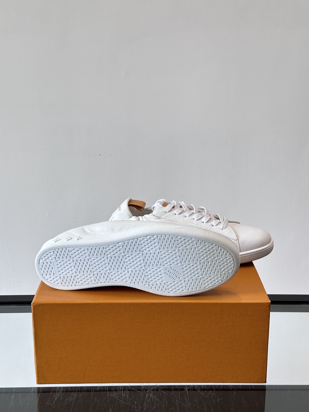 LV soft运动鞋👟ButterSoft 男鞋25秋冬男鞋主打款方便穿脱的鞋跟设计加柔软的牛皮材质～小