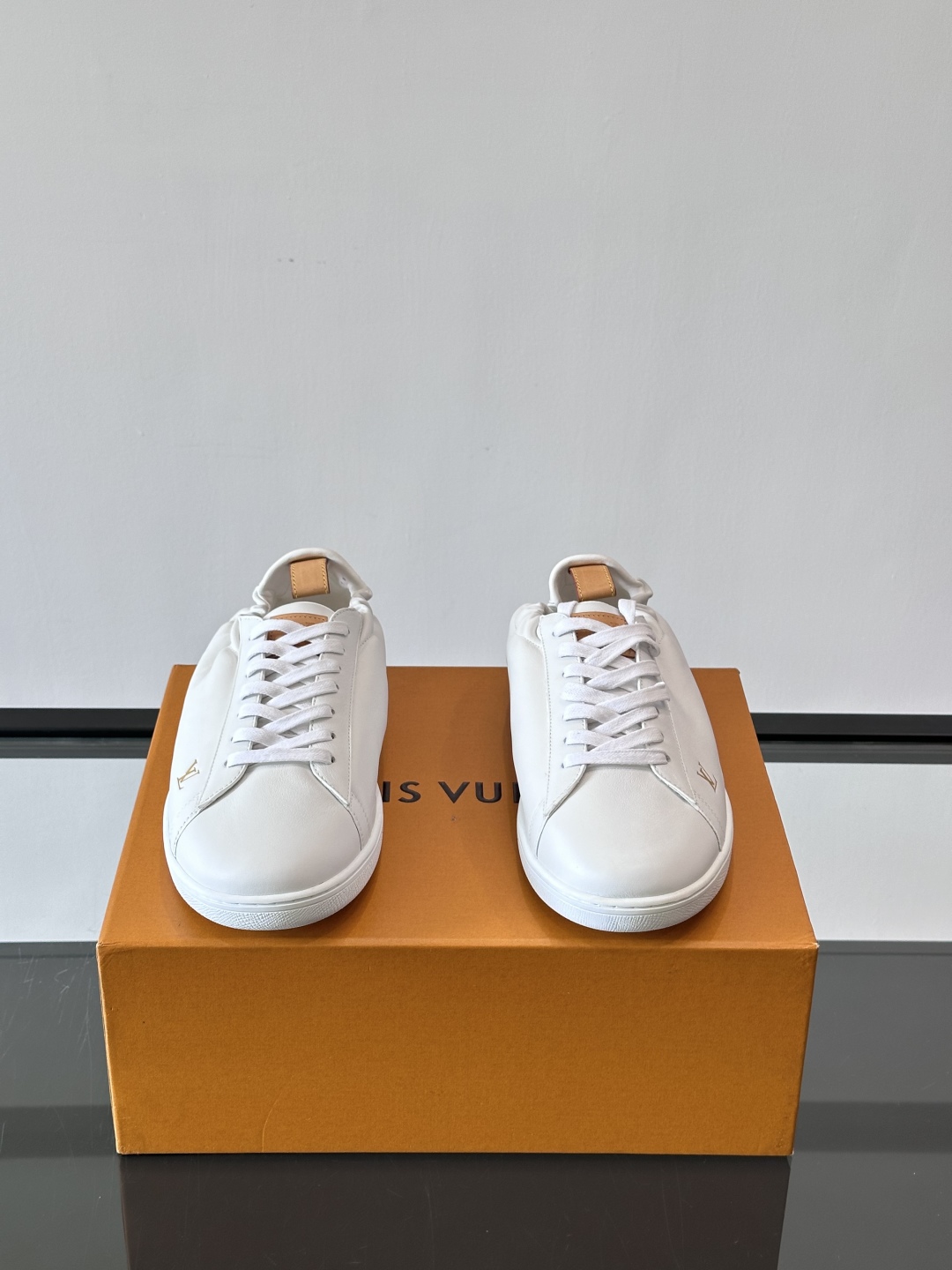 LV soft运动鞋👟ButterSoft 男鞋25秋冬男鞋主打款方便穿脱的鞋跟设计加柔软的牛皮材质～小