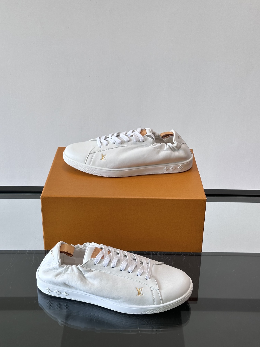 LV soft运动鞋👟ButterSoft 男鞋25秋冬男鞋主打款方便穿脱的鞋跟设计加柔软的牛皮材质～小