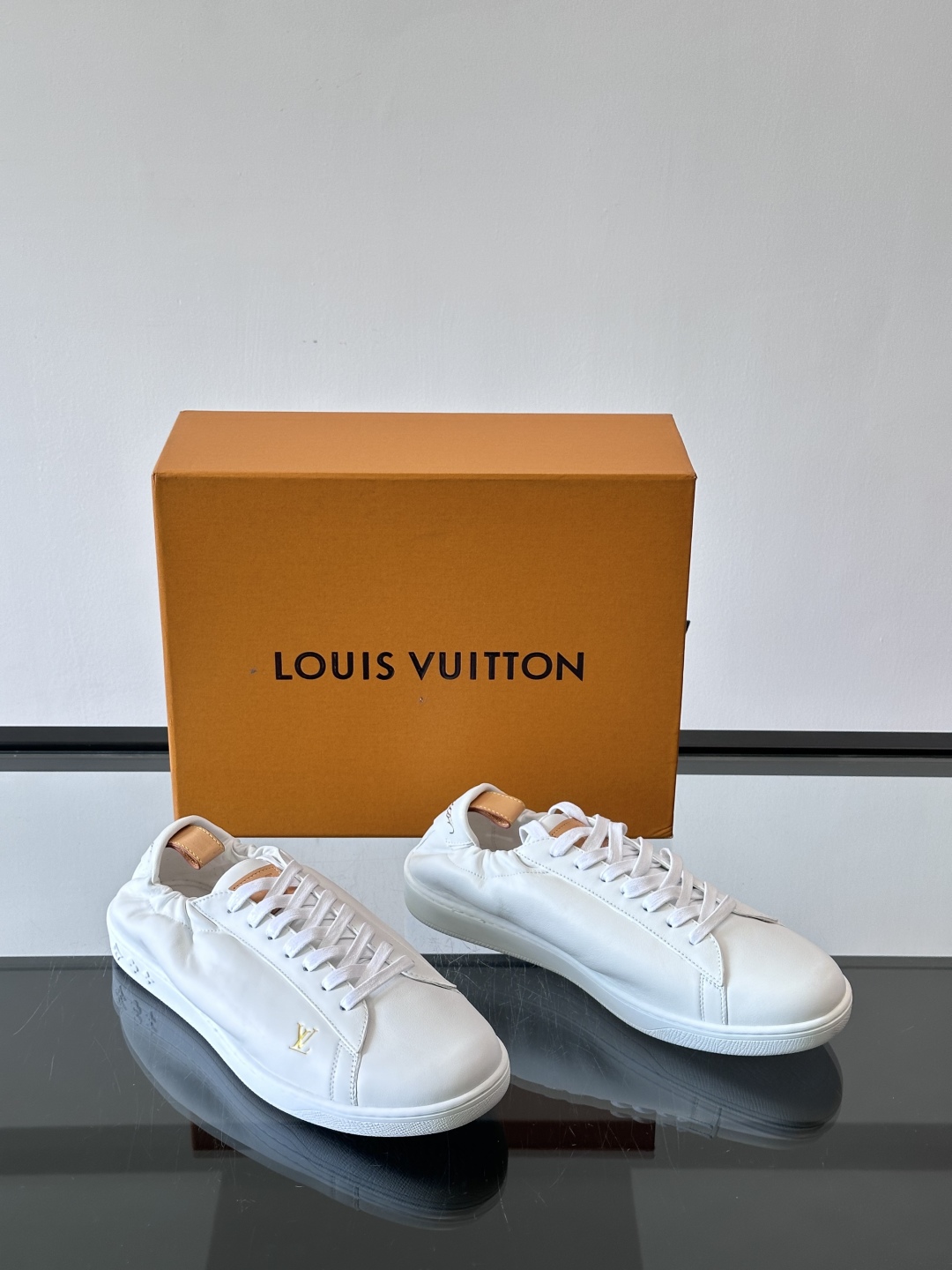 LV soft运动鞋👟ButterSoft 男鞋25秋冬男鞋主打款方便穿脱的鞋跟设计加柔软的牛皮材质～小