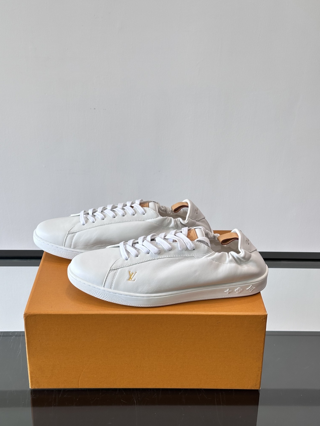 LV soft运动鞋👟ButterSoft 男鞋25秋冬男鞋主打款方便穿脱的鞋跟设计加柔软的牛皮材质～小