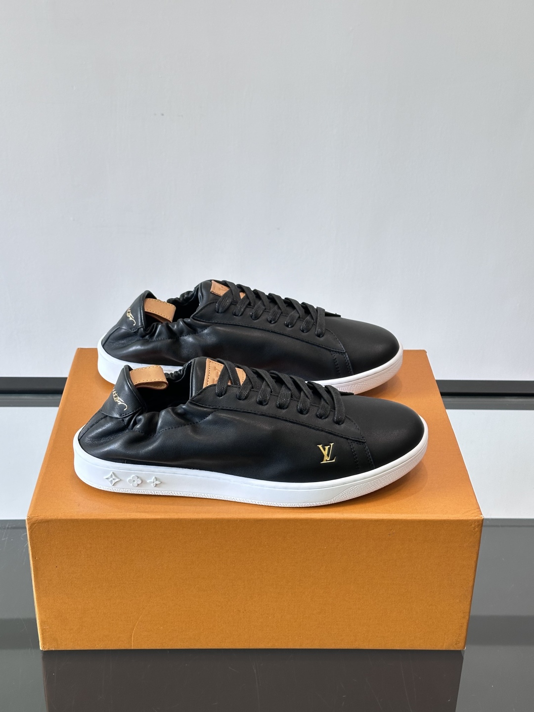 LV soft运动鞋👟ButterSoft 男鞋25秋冬男鞋主打款方便穿脱的鞋跟设计加柔软的牛皮材质～小
