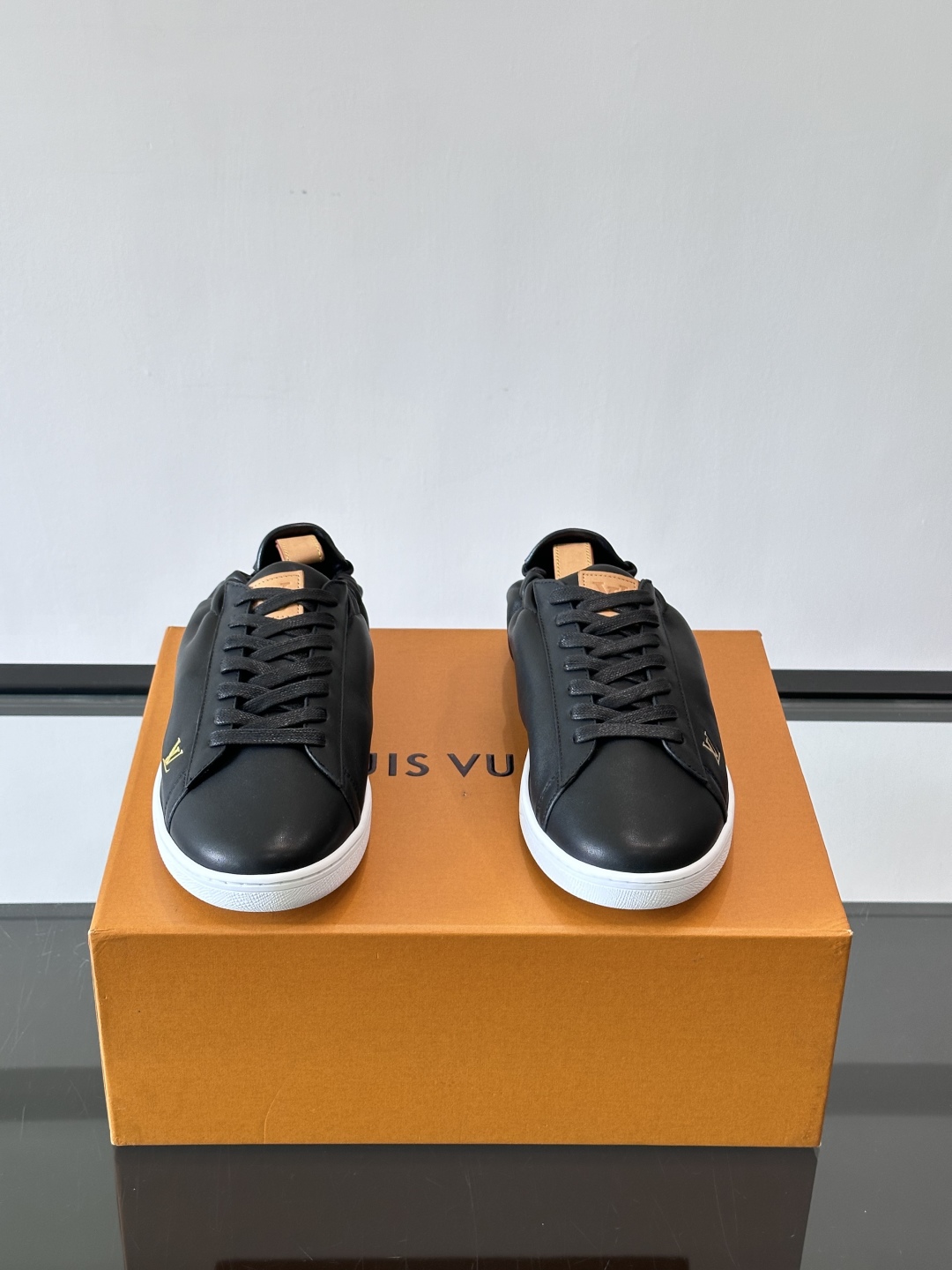 LV soft运动鞋👟ButterSoft 男鞋25秋冬男鞋主打款方便穿脱的鞋跟设计加柔软的牛皮材质～小