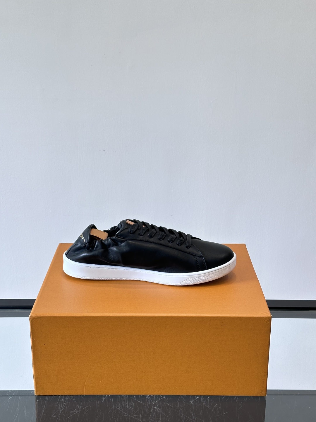 LV soft运动鞋👟ButterSoft 男鞋25秋冬男鞋主打款方便穿脱的鞋跟设计加柔软的牛皮材质～小