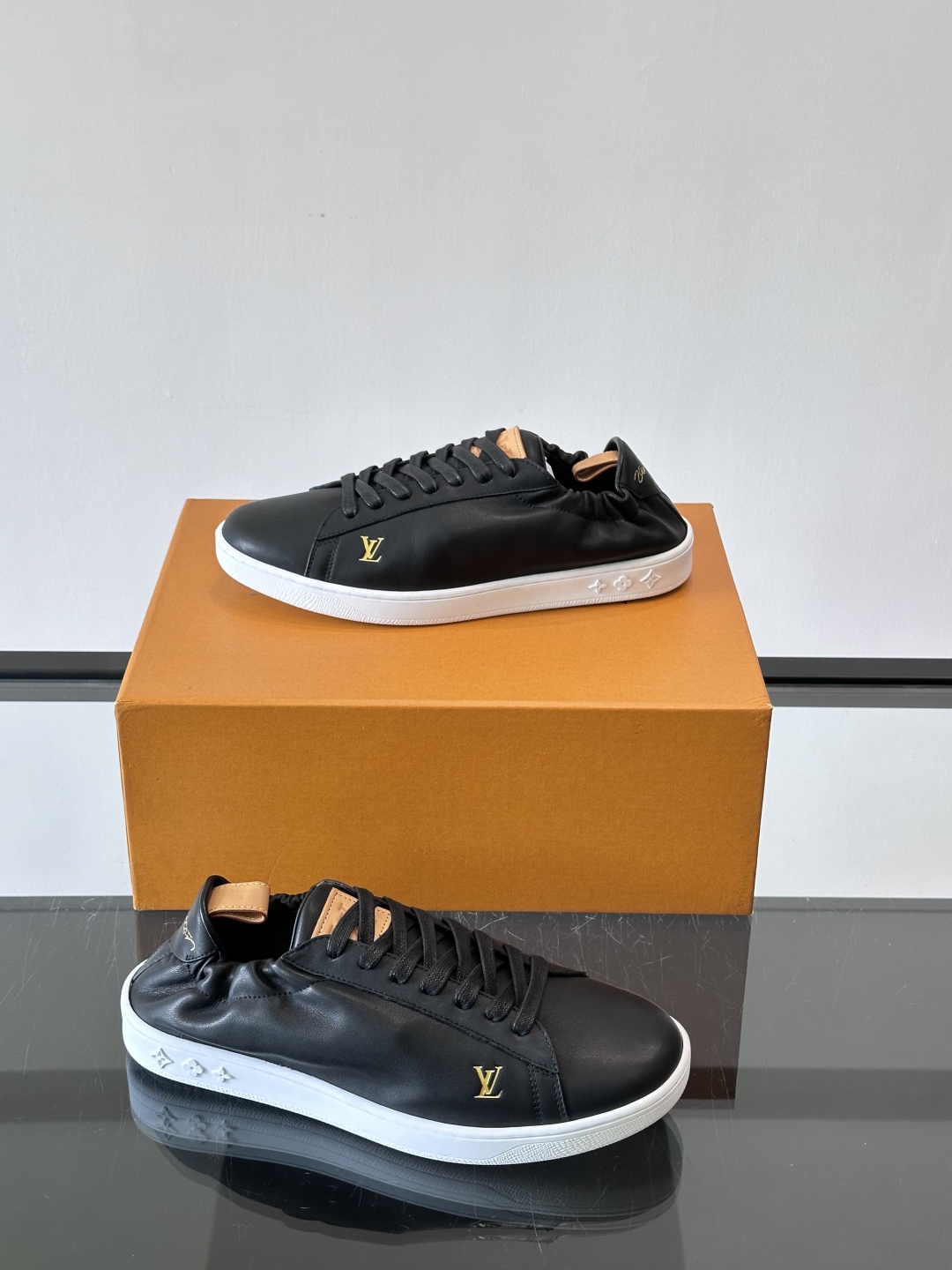 LV soft运动鞋👟ButterSoft 男鞋25秋冬男鞋主打款方便穿脱的鞋跟设计加柔软的牛皮材质～小