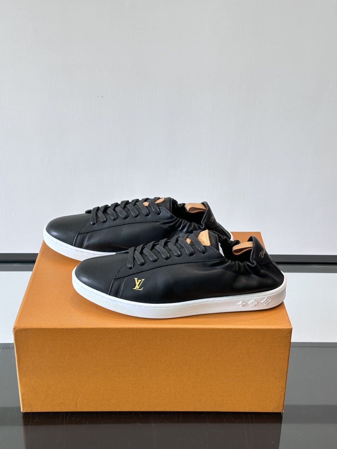 LV soft运动鞋👟ButterSoft 男鞋25秋冬男鞋主打款方便穿脱的鞋跟设计加柔软的牛皮材质～小