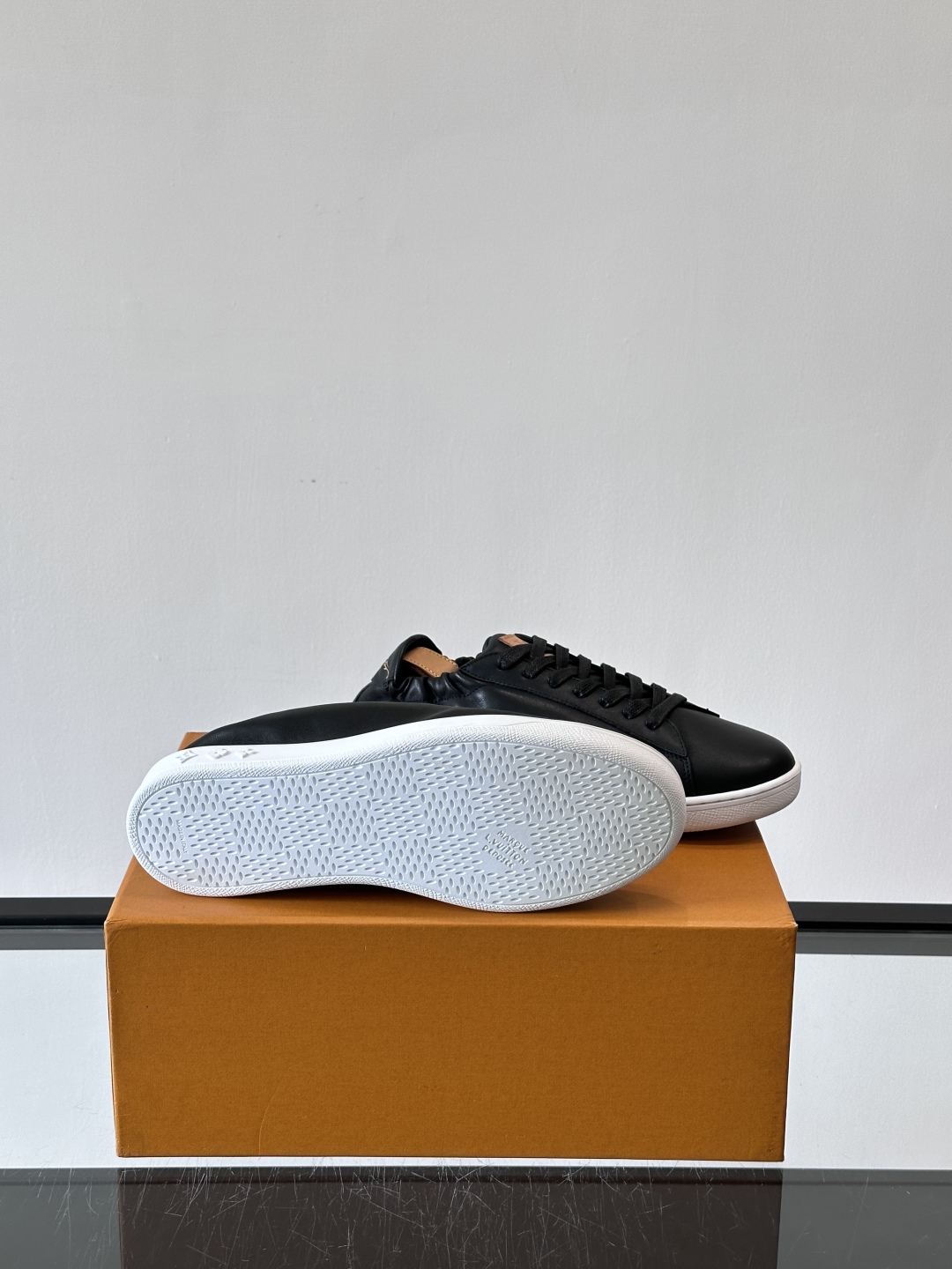 LV soft运动鞋👟ButterSoft 男鞋25秋冬男鞋主打款方便穿脱的鞋跟设计加柔软的牛皮材质～小