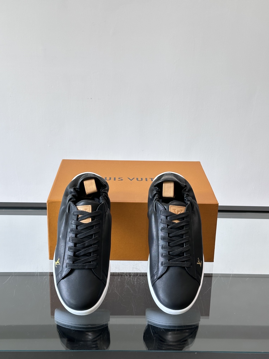 LV soft运动鞋👟ButterSoft 男鞋25秋冬男鞋主打款方便穿脱的鞋跟设计加柔软的牛皮材质～小