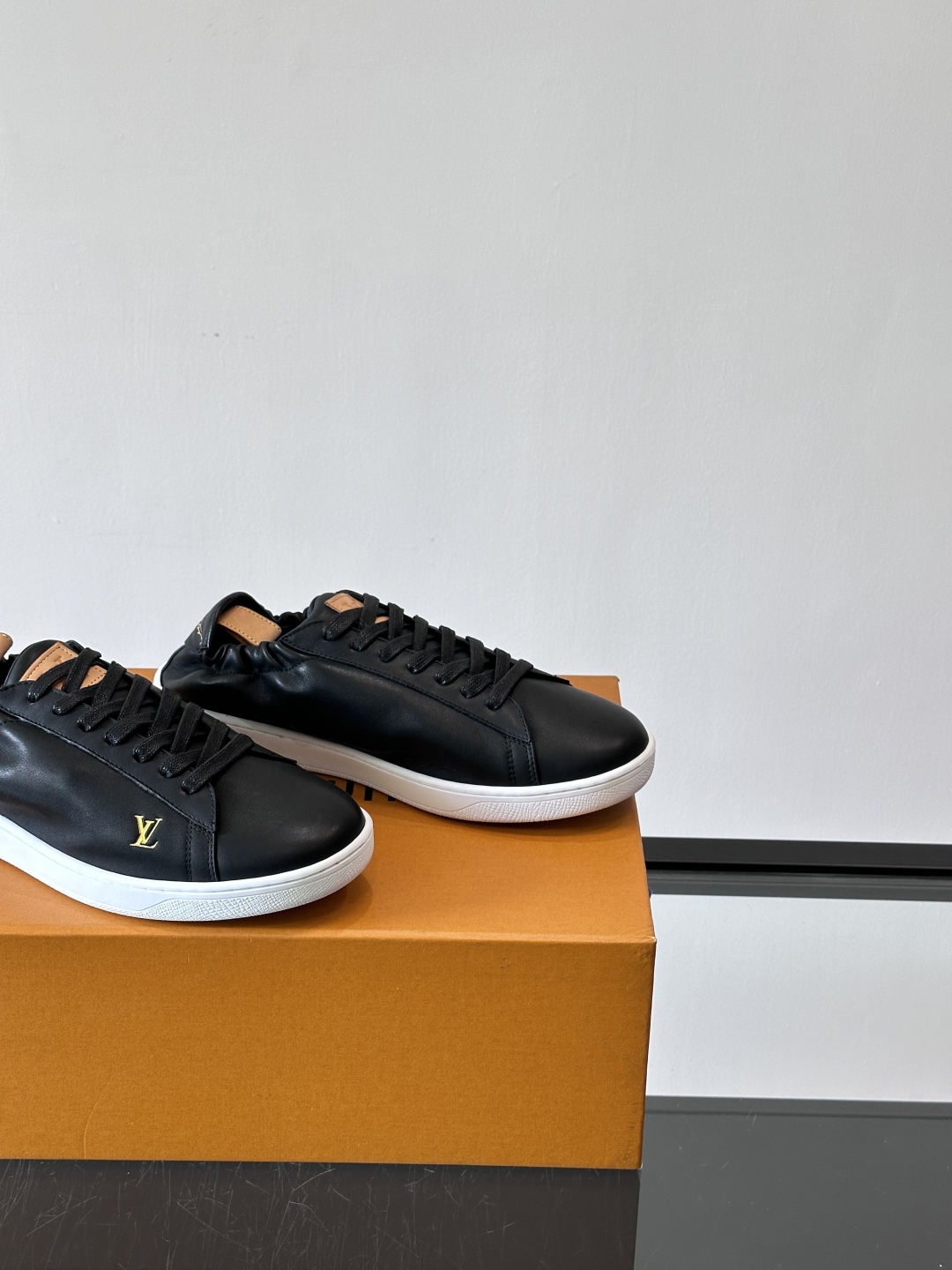 LV soft运动鞋👟ButterSoft 男鞋25秋冬男鞋主打款方便穿脱的鞋跟设计加柔软的牛皮材质～小
