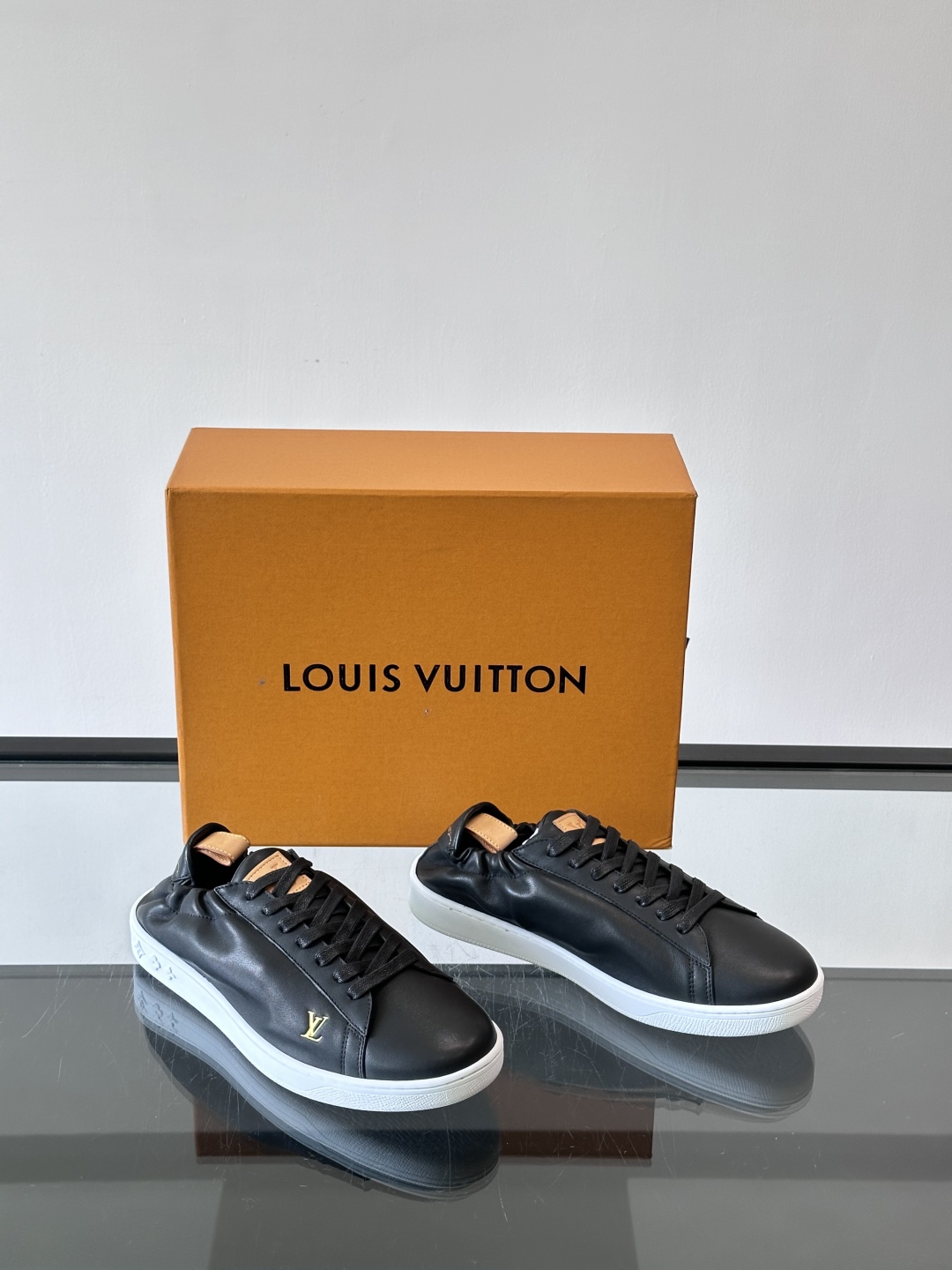 LV soft运动鞋👟ButterSoft 男鞋25秋冬男鞋主打款方便穿脱的鞋跟设计加柔软的牛皮材质～小