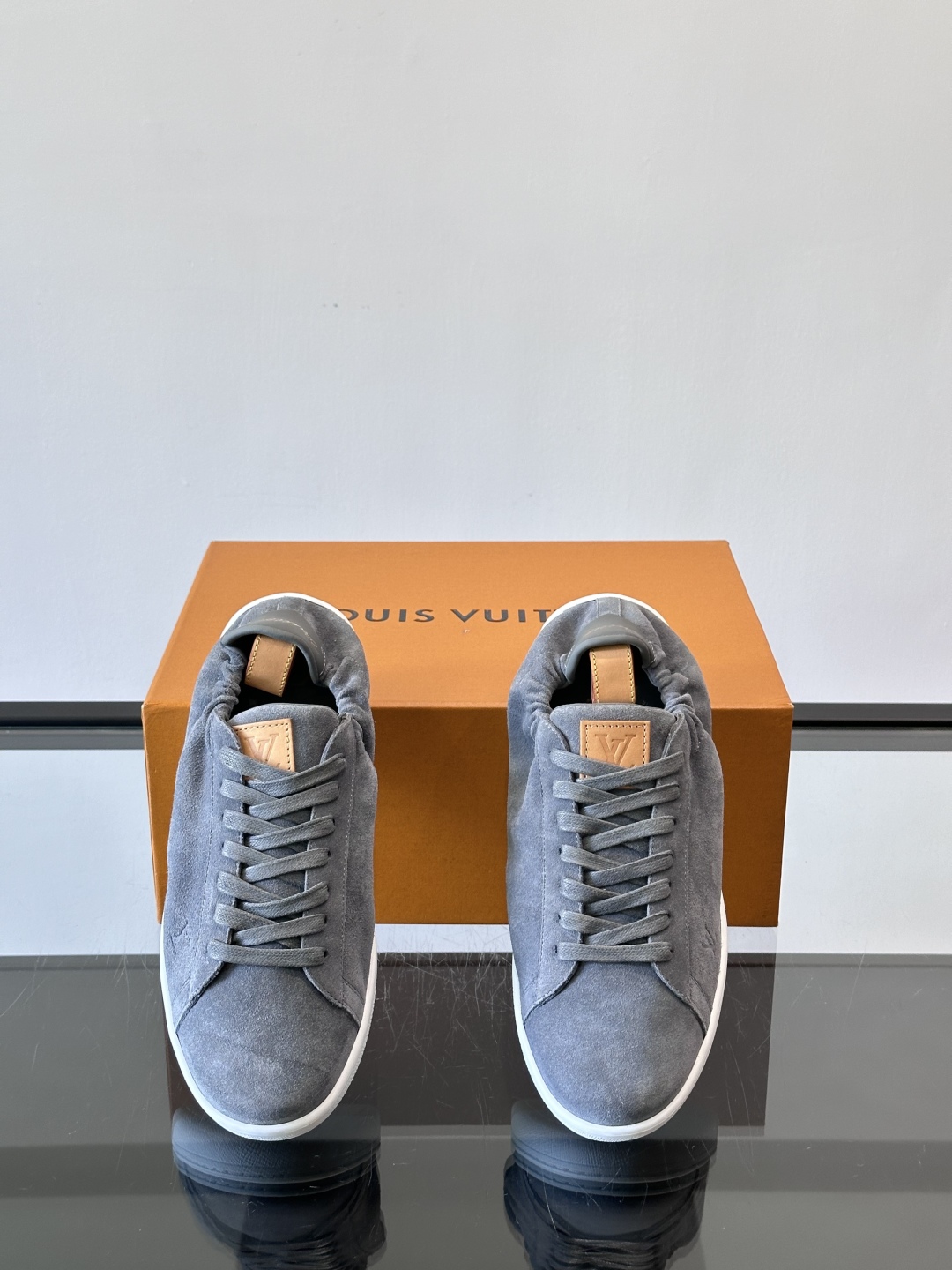 LV soft运动鞋👟ButterSoft 男鞋25秋冬男鞋主打款方便穿脱的鞋跟设计加柔软的牛皮材质～小
