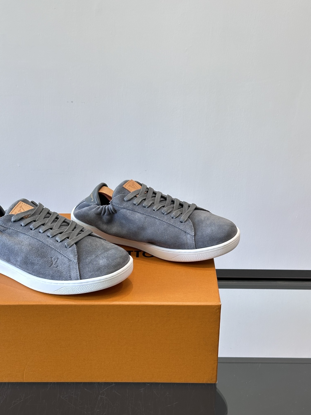 LV soft运动鞋👟ButterSoft 男鞋25秋冬男鞋主打款方便穿脱的鞋跟设计加柔软的牛皮材质～小