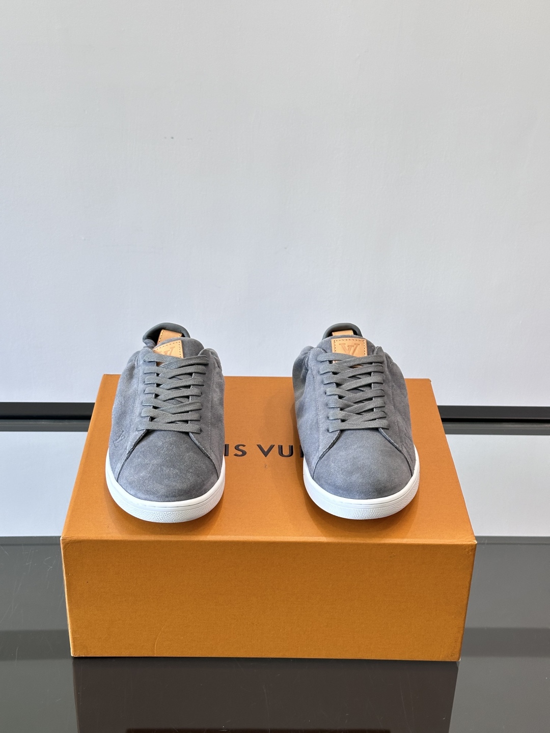 LV soft运动鞋👟ButterSoft 男鞋25秋冬男鞋主打款方便穿脱的鞋跟设计加柔软的牛皮材质～小
