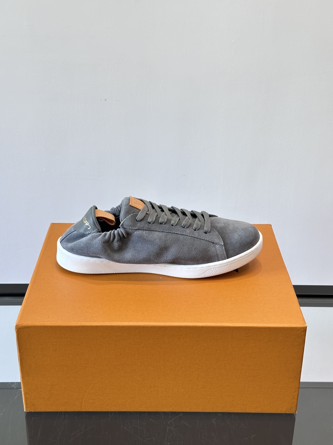 LV soft运动鞋👟ButterSoft 男鞋25秋冬男鞋主打款方便穿脱的鞋跟设计加柔软的牛皮材质～小