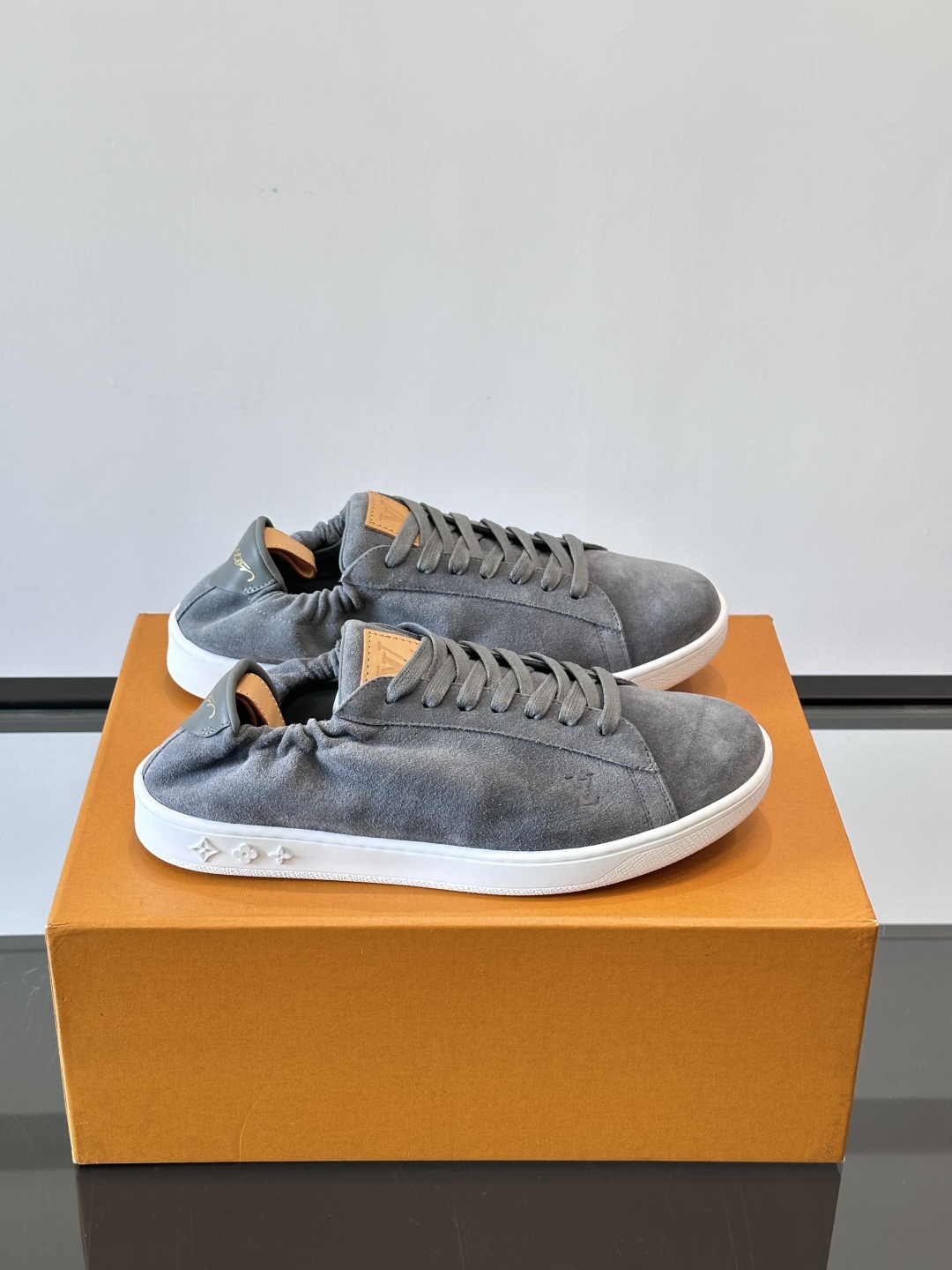 LV soft运动鞋👟ButterSoft 男鞋25秋冬男鞋主打款方便穿脱的鞋跟设计加柔软的牛皮材质～小