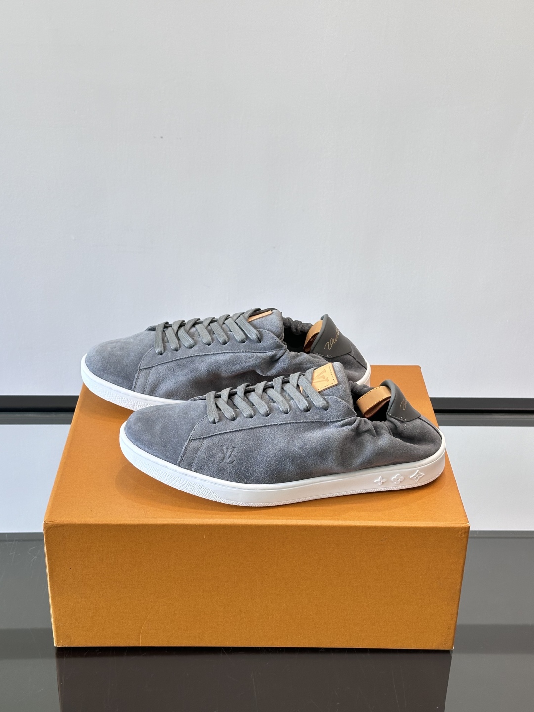 LV soft运动鞋👟ButterSoft 男鞋25秋冬男鞋主打款方便穿脱的鞋跟设计加柔软的牛皮材质～小
