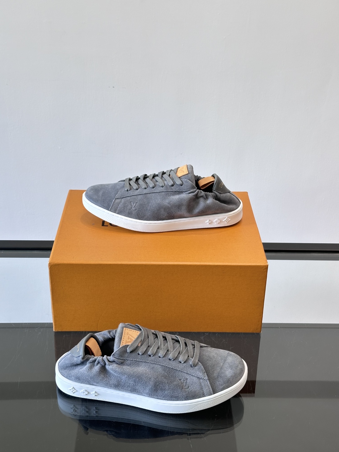 LV soft运动鞋👟ButterSoft 男鞋25秋冬男鞋主打款方便穿脱的鞋跟设计加柔软的牛皮材质～小