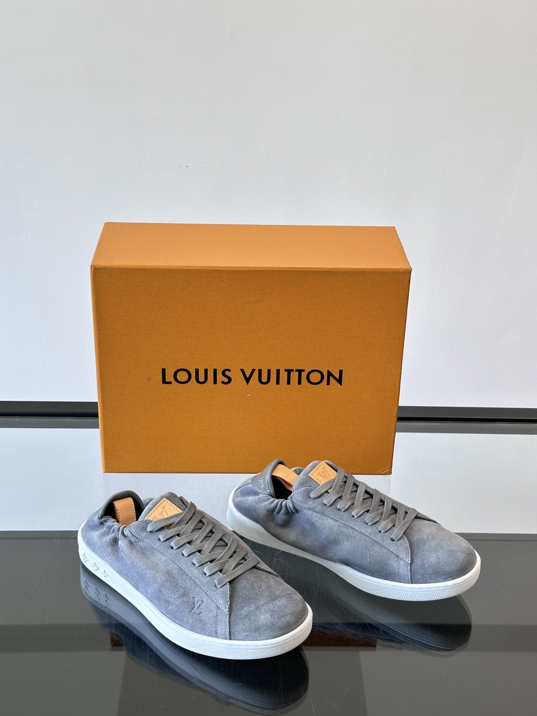LV soft运动鞋👟ButterSoft 男鞋25秋冬男鞋主打款方便穿脱的鞋跟设计加柔软的牛皮材质～小