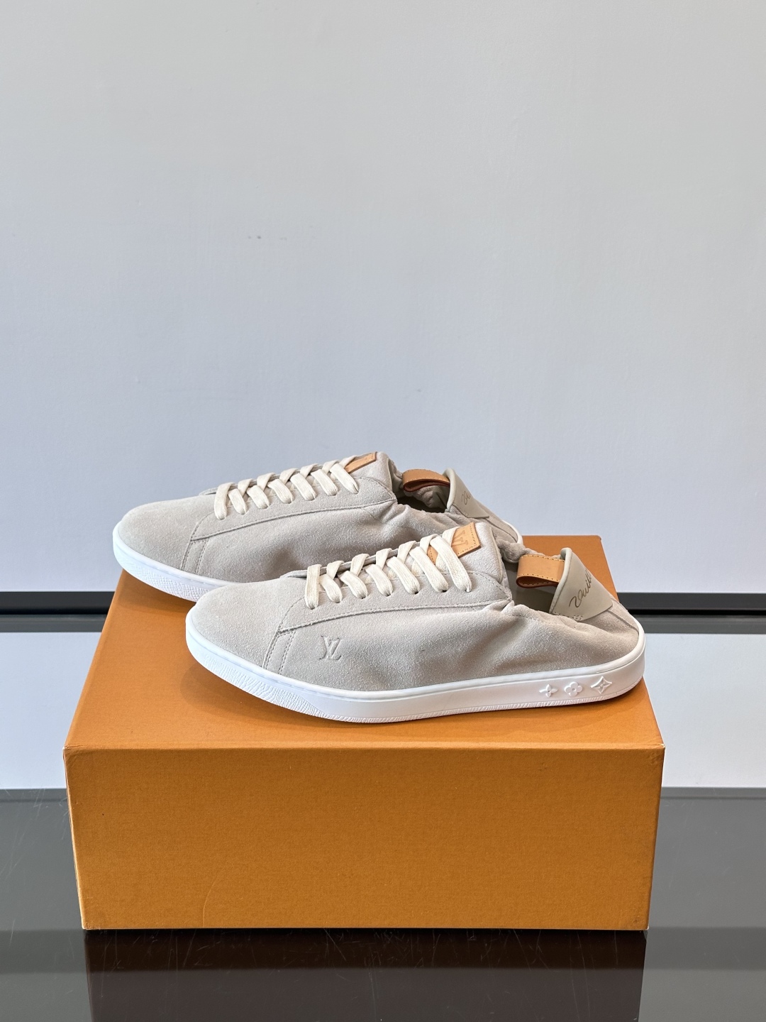 LV soft运动鞋👟ButterSoft 男鞋25秋冬男鞋主打款方便穿脱的鞋跟设计加柔软的牛皮材质～小