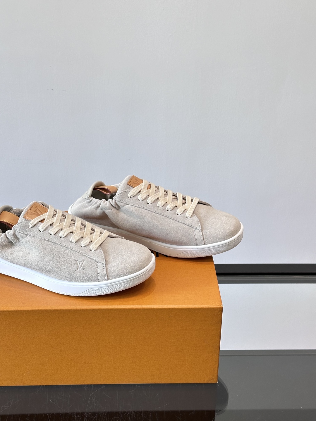 LV soft运动鞋👟ButterSoft 男鞋25秋冬男鞋主打款方便穿脱的鞋跟设计加柔软的牛皮材质～小
