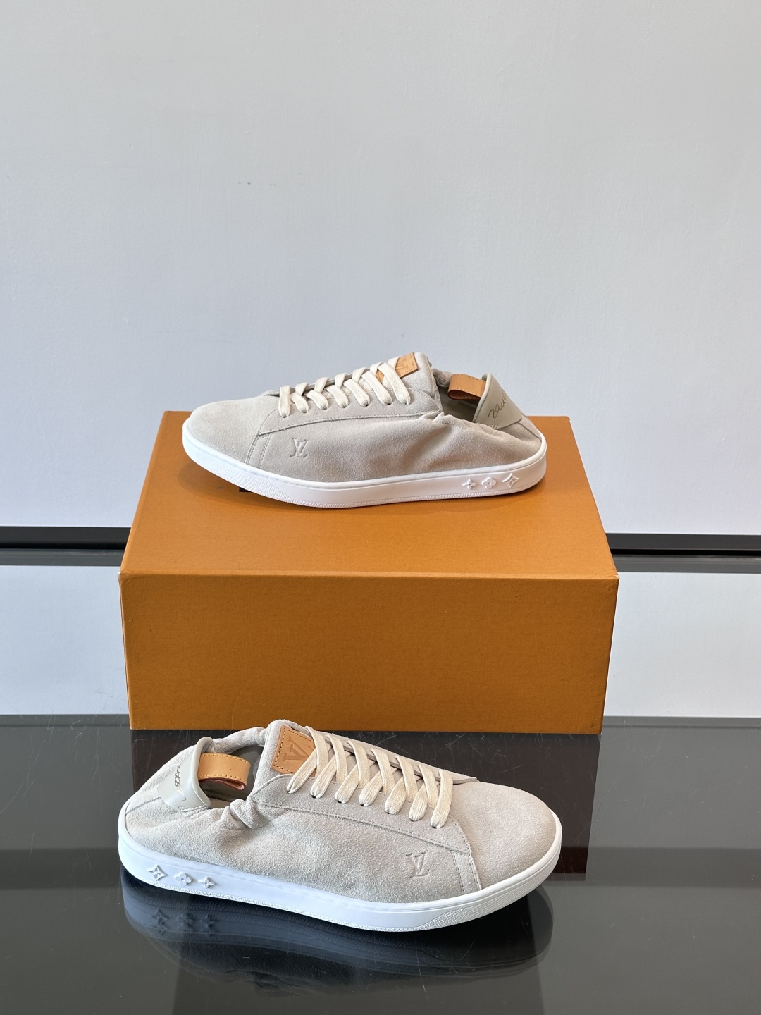 LV soft运动鞋👟ButterSoft 男鞋25秋冬男鞋主打款方便穿脱的鞋跟设计加柔软的牛皮材质～小
