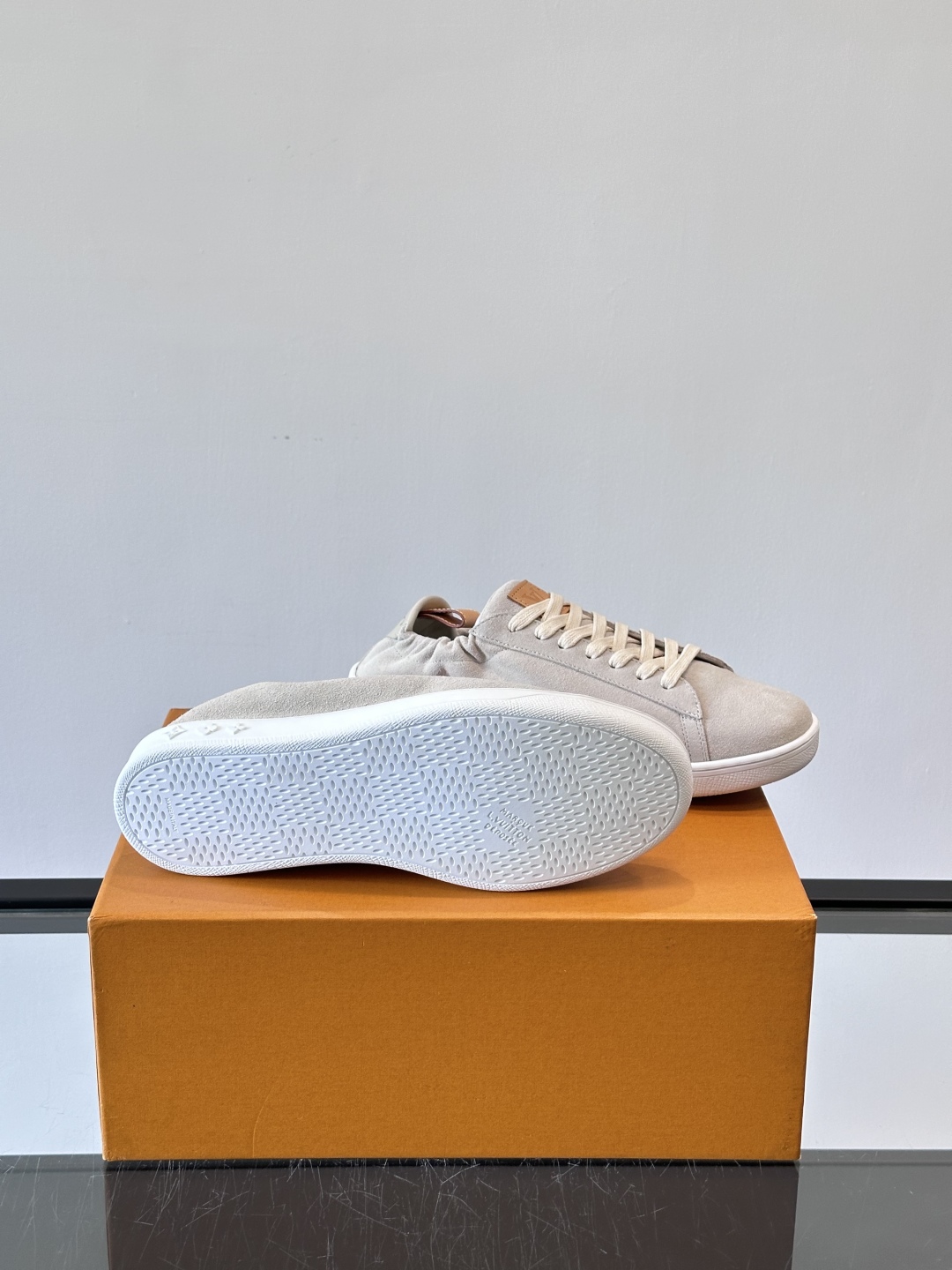 LV soft运动鞋👟ButterSoft 男鞋25秋冬男鞋主打款方便穿脱的鞋跟设计加柔软的牛皮材质～小