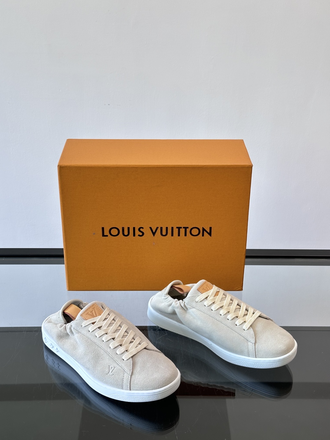LV soft运动鞋👟ButterSoft 男鞋25秋冬男鞋主打款方便穿脱的鞋跟设计加柔软的牛皮材质～小