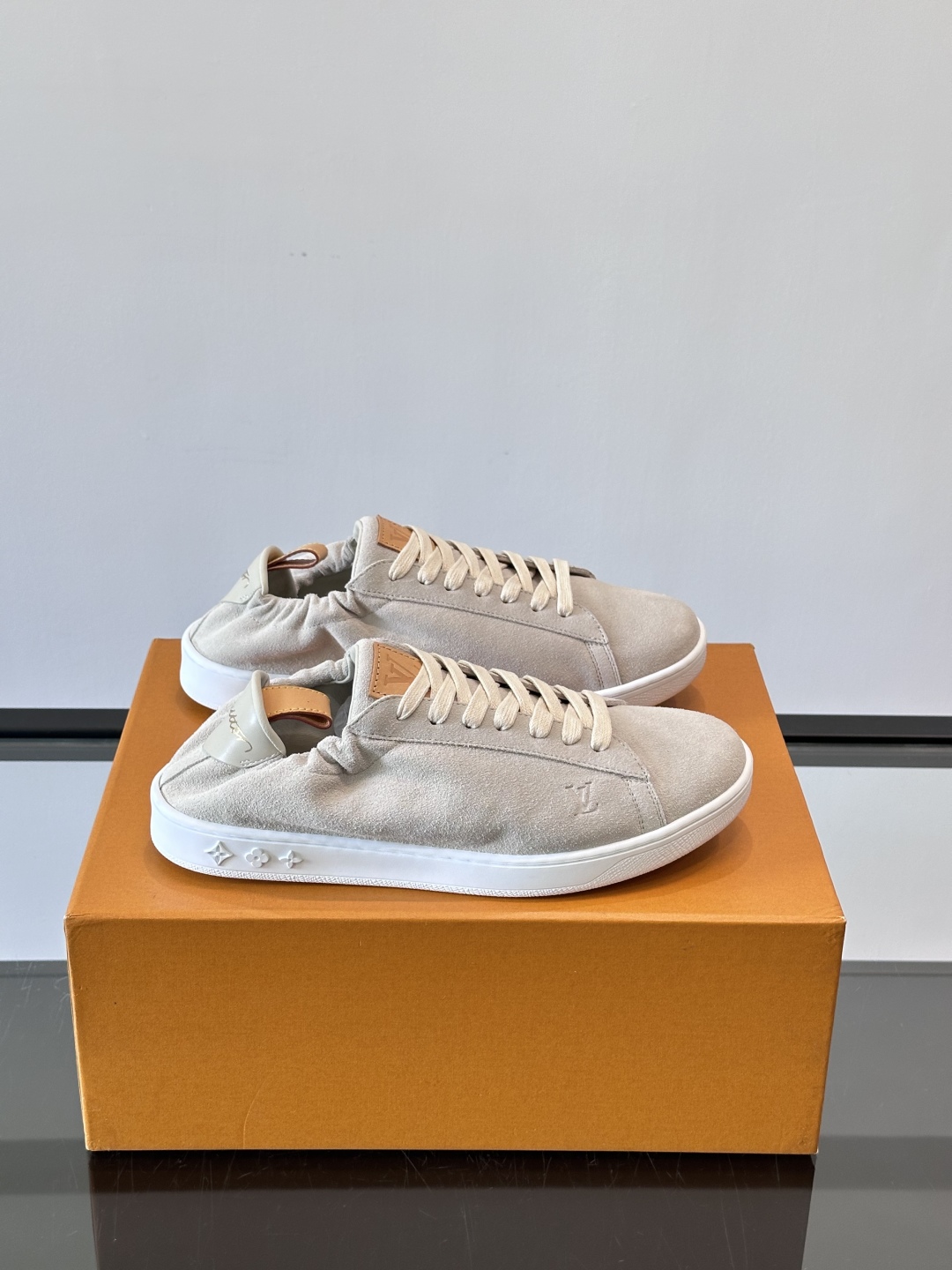 LV soft运动鞋👟ButterSoft 男鞋25秋冬男鞋主打款方便穿脱的鞋跟设计加柔软的牛皮材质～小