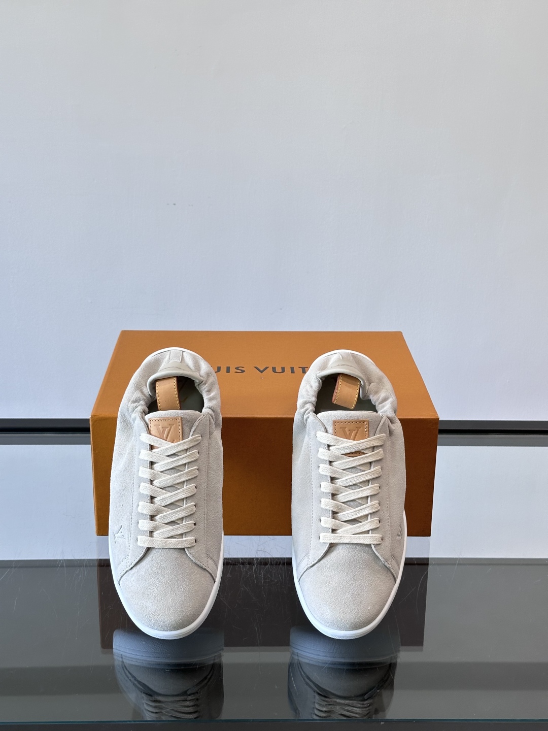 LV soft运动鞋👟ButterSoft 男鞋25秋冬男鞋主打款方便穿脱的鞋跟设计加柔软的牛皮材质～小