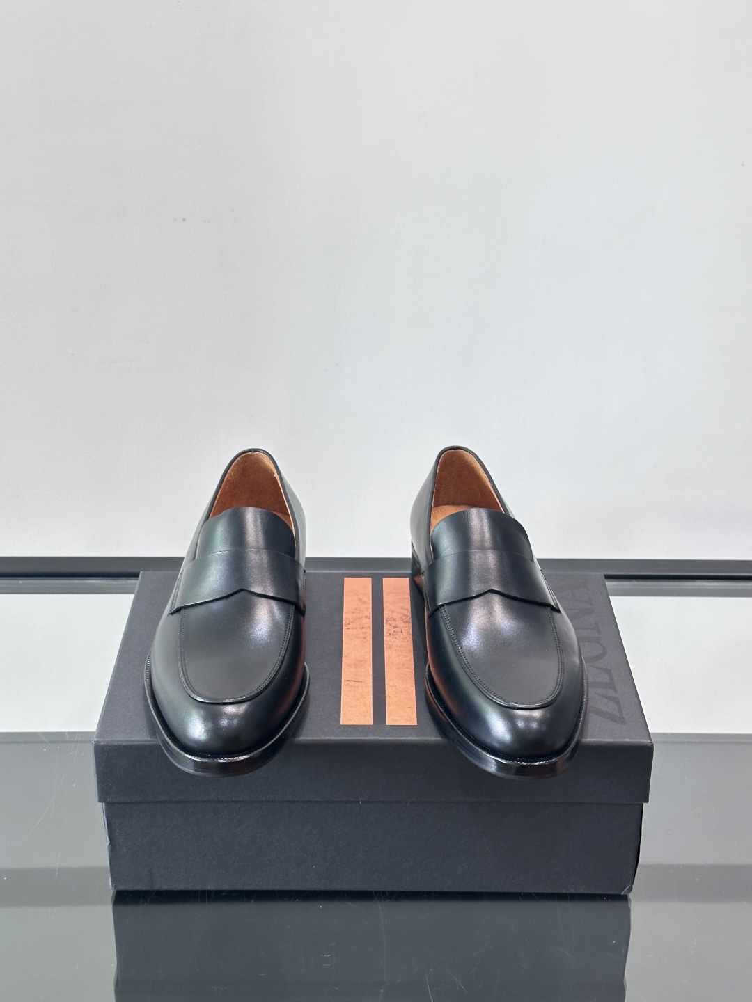 Zegna/杰尼亚 手工精品男士皮鞋 ，意大利进口皮胚 胎牛皮面 内里小牛皮 纯手工上色工艺 皮质细腻光