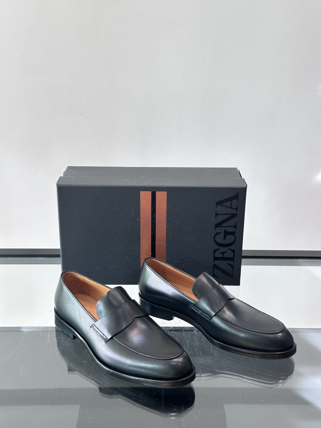 Zegna/杰尼亚 手工精品男士皮鞋 ，意大利进口皮胚 胎牛皮面 内里小牛皮 纯手工上色工艺 皮质细腻光