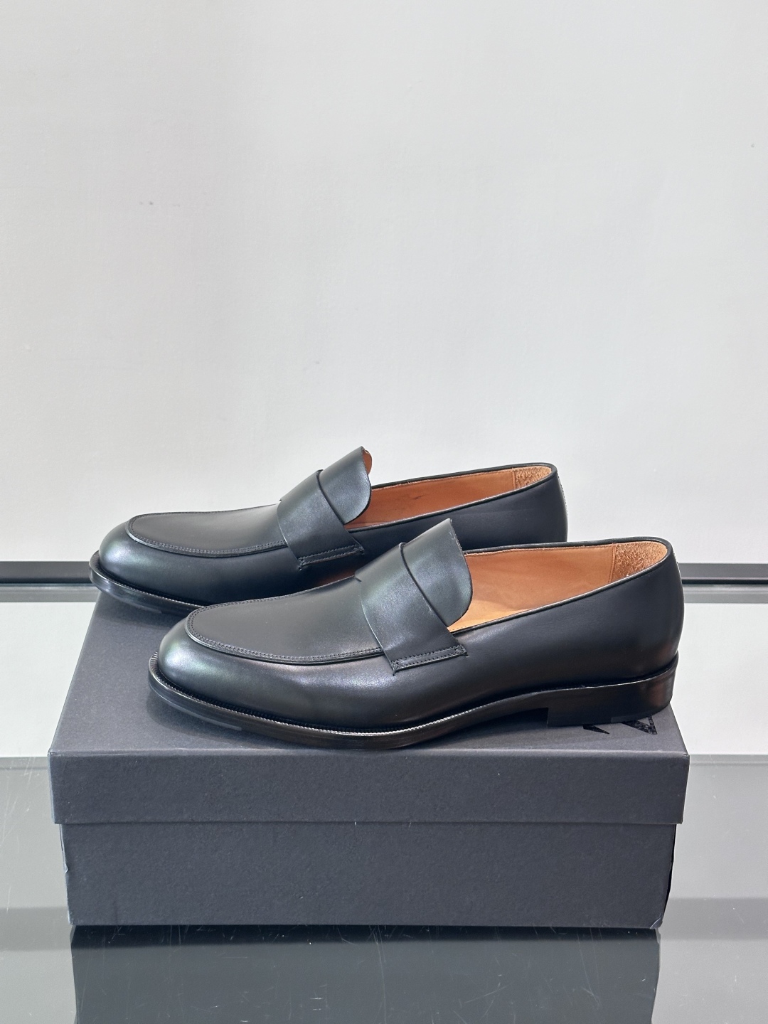 Zegna/杰尼亚 手工精品男士皮鞋 ，意大利进口皮胚 胎牛皮面 内里小牛皮 纯手工上色工艺 皮质细腻光