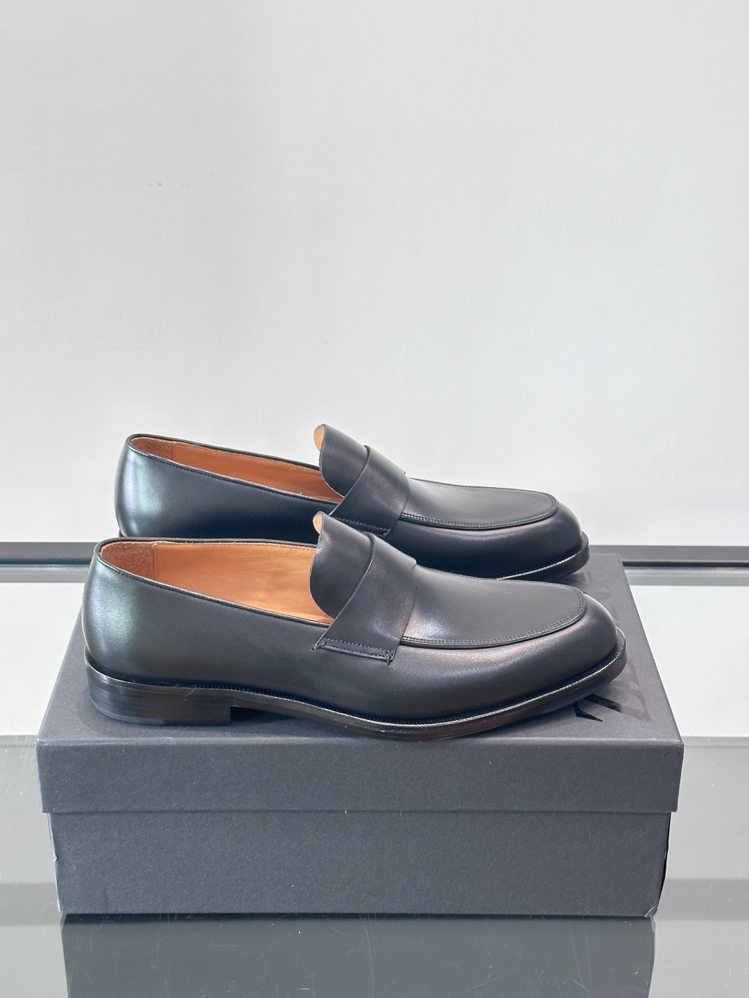 Zegna/杰尼亚 手工精品男士皮鞋 ，意大利进口皮胚 胎牛皮面 内里小牛皮 纯手工上色工艺 皮质细腻光