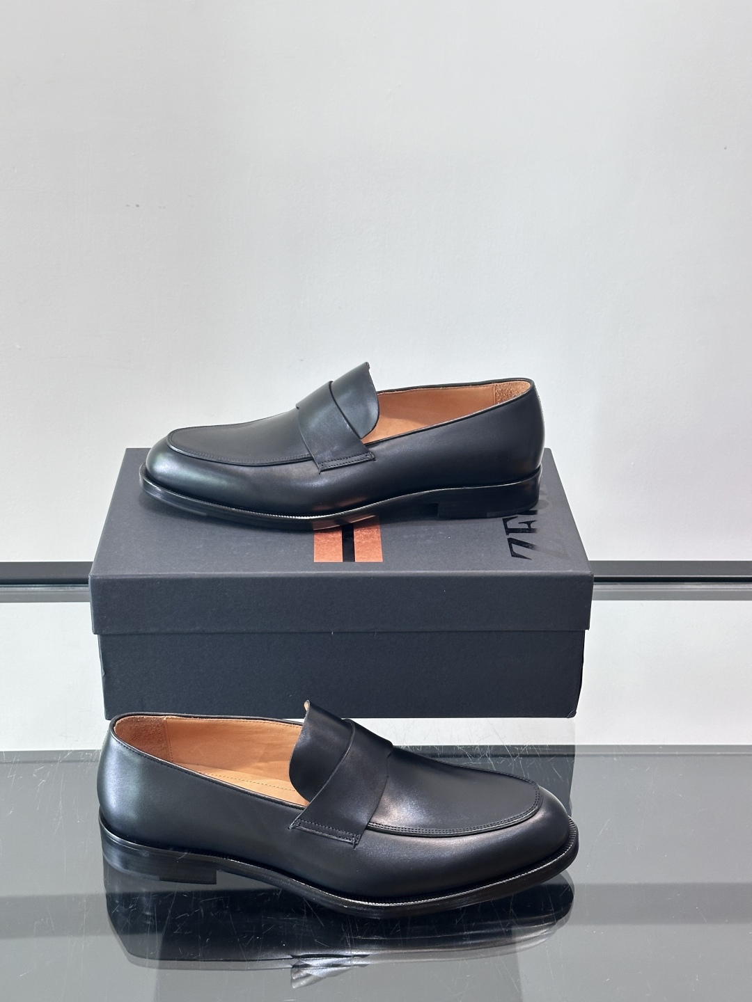 Zegna/杰尼亚 手工精品男士皮鞋 ，意大利进口皮胚 胎牛皮面 内里小牛皮 纯手工上色工艺 皮质细腻光