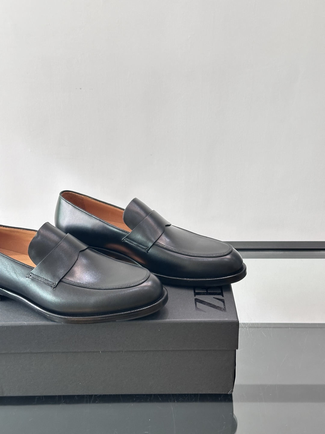 Zegna/杰尼亚 手工精品男士皮鞋 ，意大利进口皮胚 胎牛皮面 内里小牛皮 纯手工上色工艺 皮质细腻光