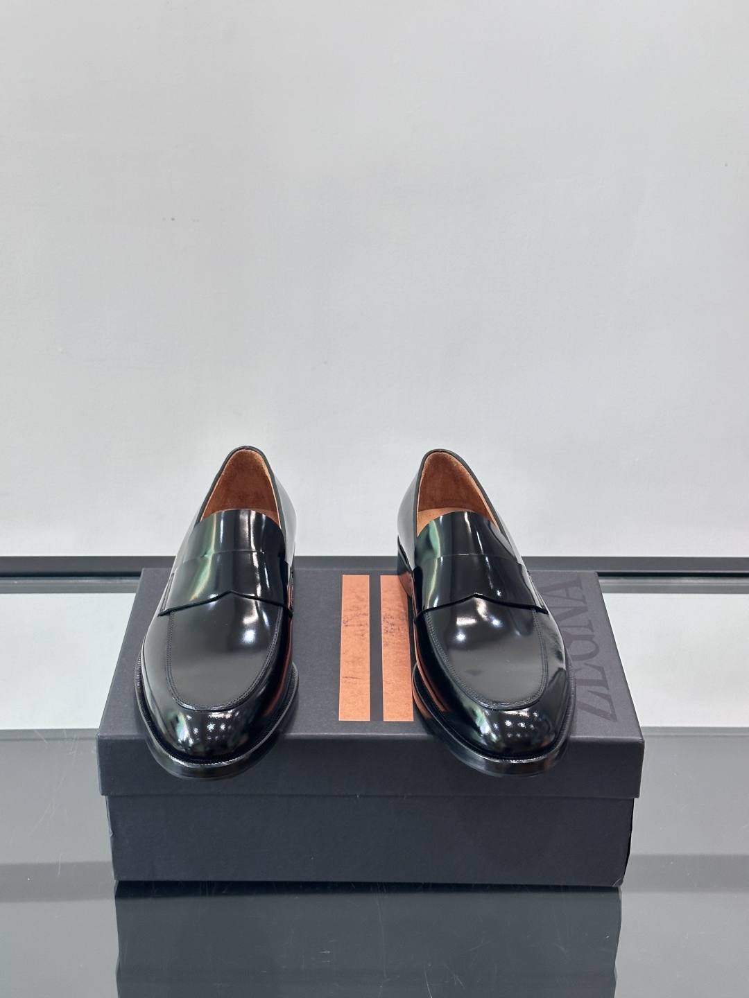 Zegna/杰尼亚 手工精品男士皮鞋 ，意大利进口皮胚 胎牛皮面 内里小牛皮 纯手工上色工艺 皮质细腻光