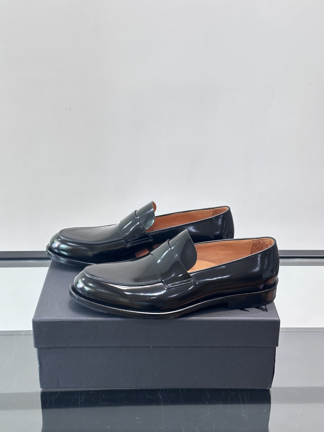 Zegna/杰尼亚 手工精品男士皮鞋 ，意大利进口皮胚 胎牛皮面 内里小牛皮 纯手工上色工艺 皮质细腻光