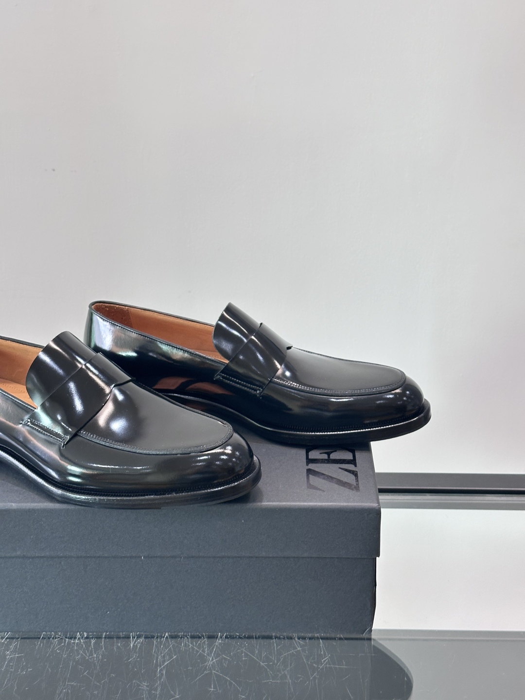 Zegna/杰尼亚 手工精品男士皮鞋 ，意大利进口皮胚 胎牛皮面 内里小牛皮 纯手工上色工艺 皮质细腻光
