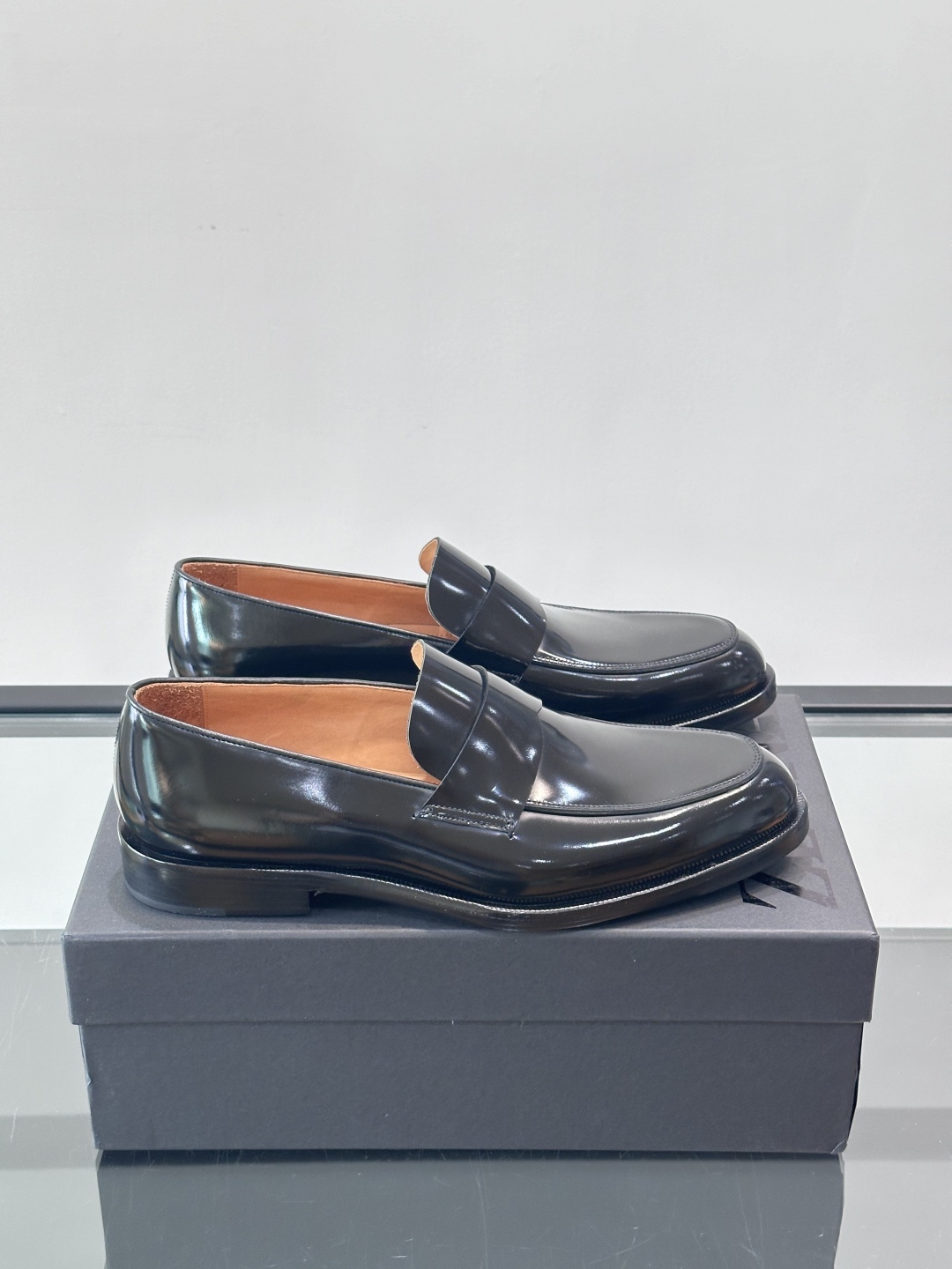 Zegna/杰尼亚 手工精品男士皮鞋 ，意大利进口皮胚 胎牛皮面 内里小牛皮 纯手工上色工艺 皮质细腻光