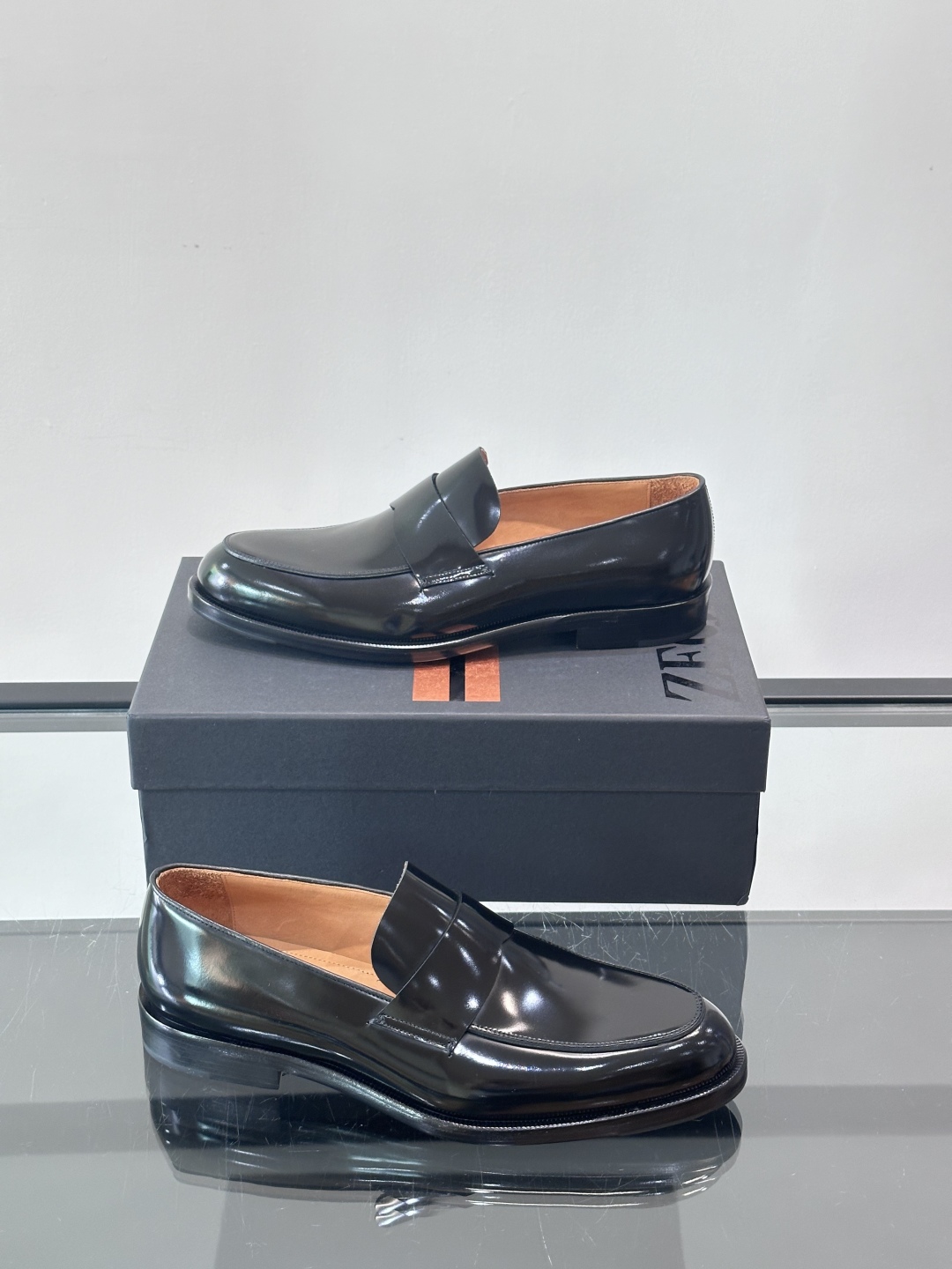Zegna/杰尼亚 手工精品男士皮鞋 ，意大利进口皮胚 胎牛皮面 内里小牛皮 纯手工上色工艺 皮质细腻光