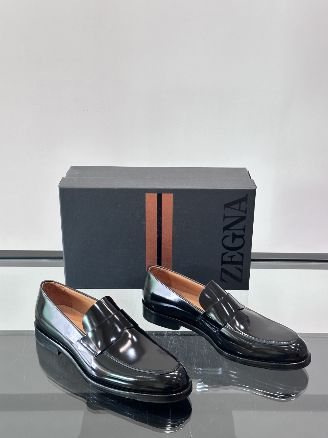 Zegna/杰尼亚 手工精品男士皮鞋 ，意大利进口皮胚 胎牛皮面 内里小牛皮 纯手工上色工艺 皮质细腻光