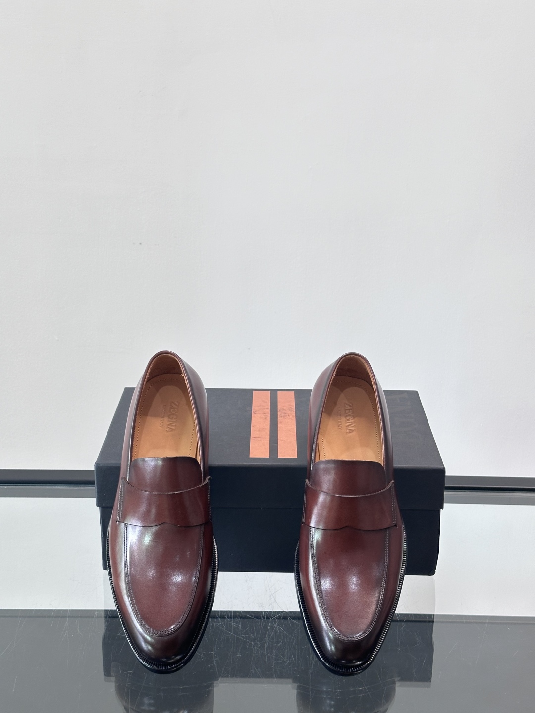 Zegna/杰尼亚 手工精品男士皮鞋 ，意大利进口皮胚 胎牛皮面 内里小牛皮 纯手工上色工艺 皮质细腻光