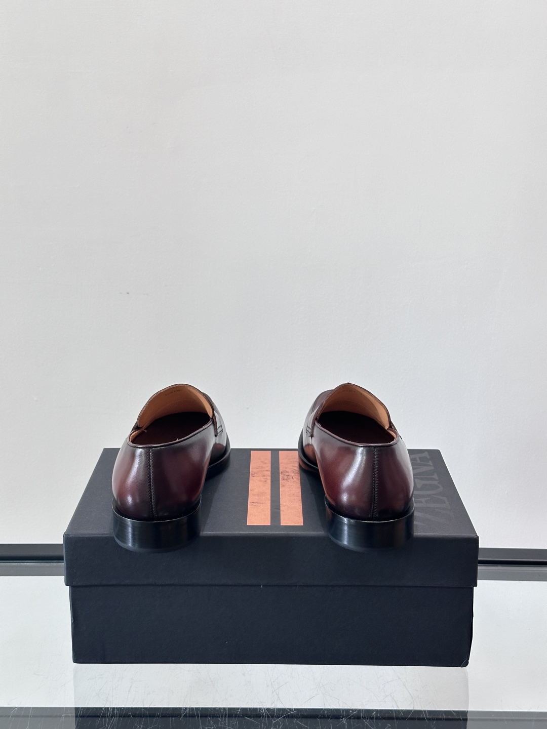 Zegna/杰尼亚 手工精品男士皮鞋 ，意大利进口皮胚 胎牛皮面 内里小牛皮 纯手工上色工艺 皮质细腻光
