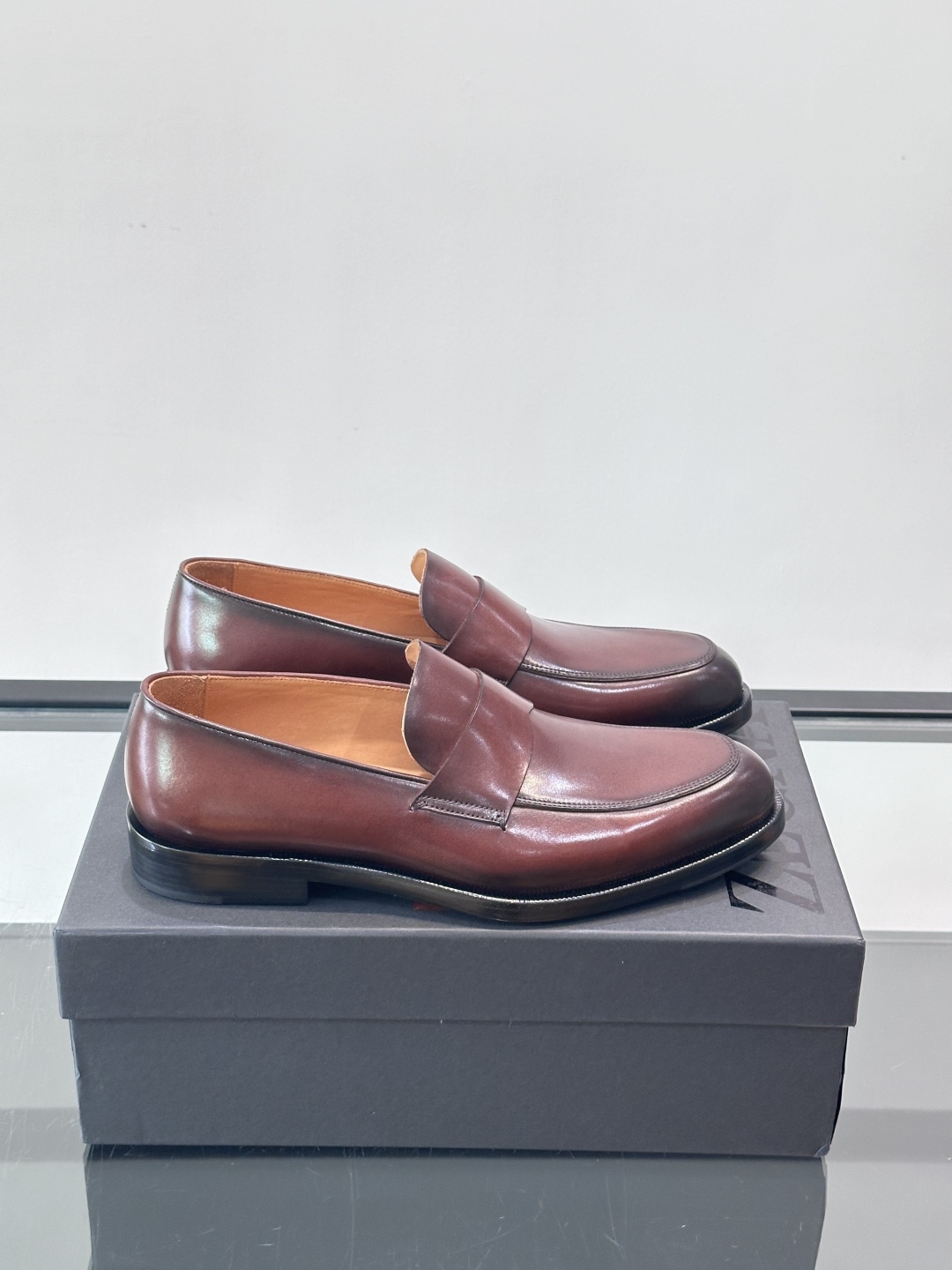 Zegna/杰尼亚 手工精品男士皮鞋 ，意大利进口皮胚 胎牛皮面 内里小牛皮 纯手工上色工艺 皮质细腻光
