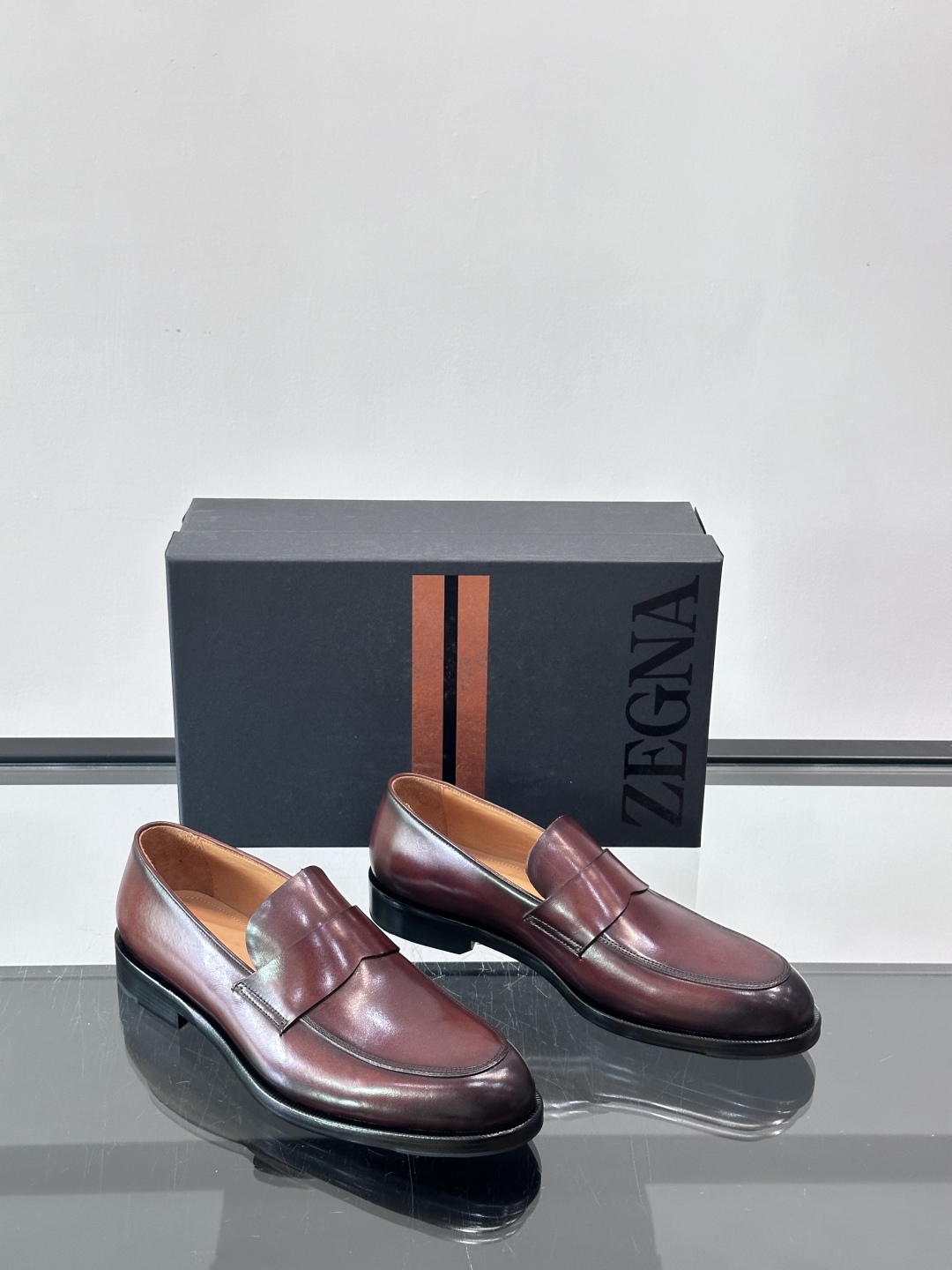 Zegna/杰尼亚 手工精品男士皮鞋 ，意大利进口皮胚 胎牛皮面 内里小牛皮 纯手工上色工艺 皮质细腻光