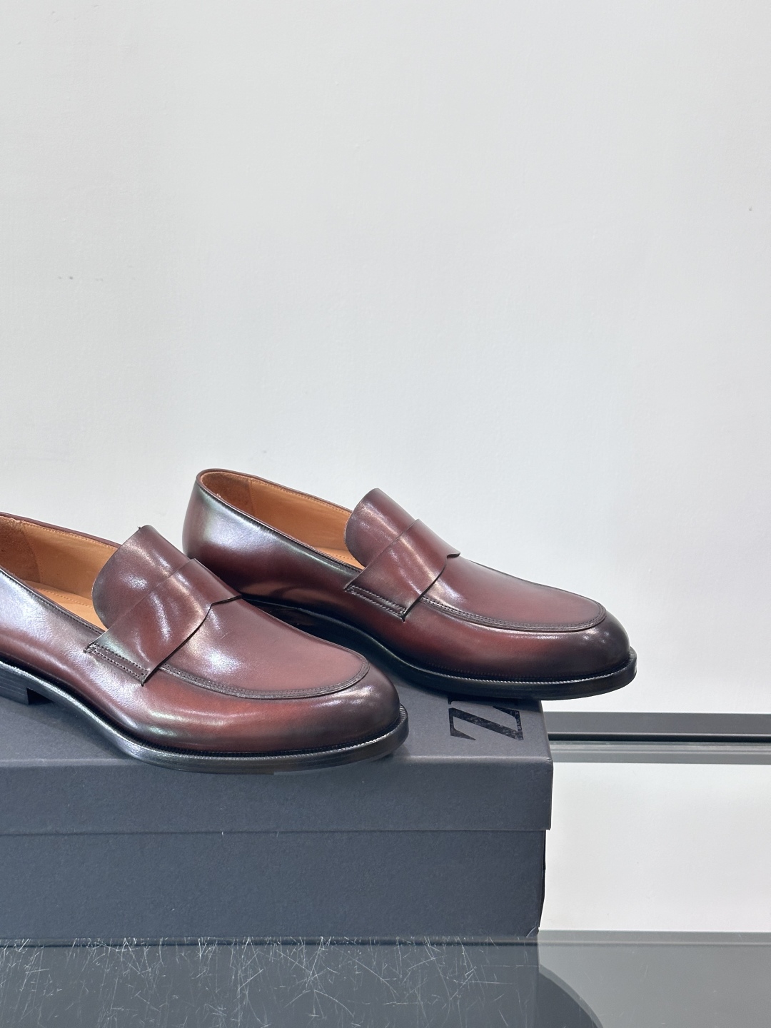 Zegna/杰尼亚 手工精品男士皮鞋 ，意大利进口皮胚 胎牛皮面 内里小牛皮 纯手工上色工艺 皮质细腻光