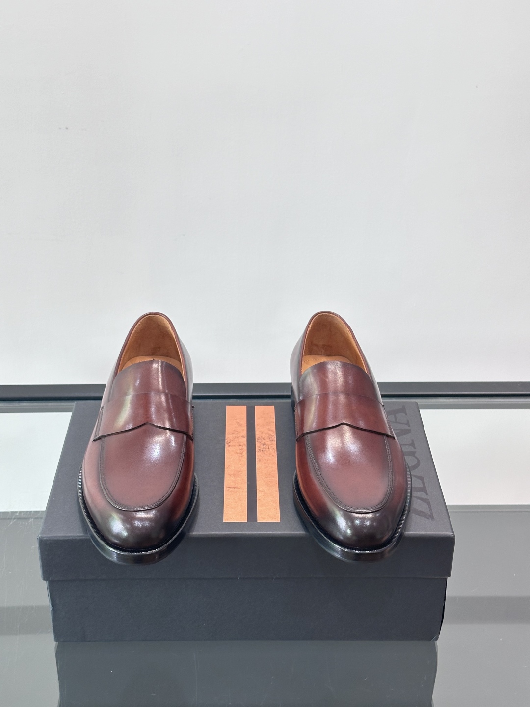 Zegna/杰尼亚 手工精品男士皮鞋 ，意大利进口皮胚 胎牛皮面 内里小牛皮 纯手工上色工艺 皮质细腻光